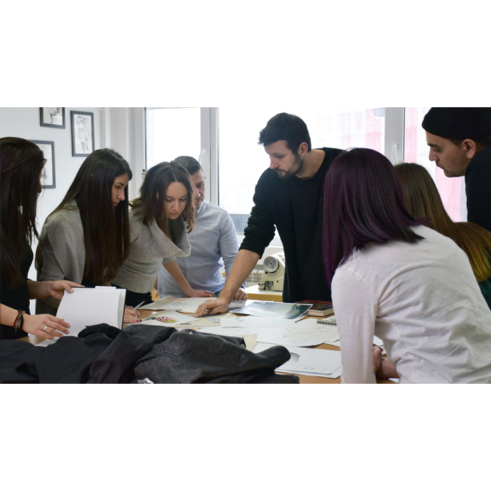 hm-bulgaria-bring-it-window-7_700x700_pad_478b24840a