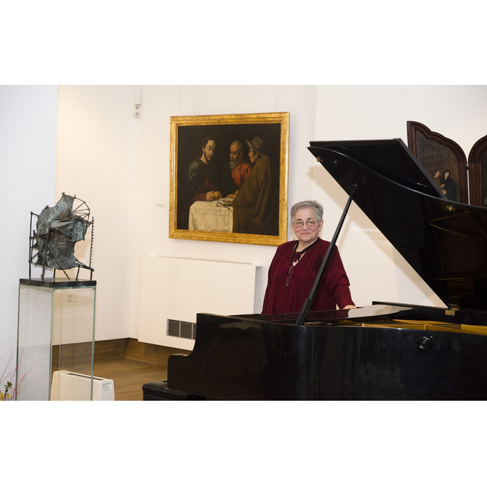 mm_700x700_pad_478b24840a