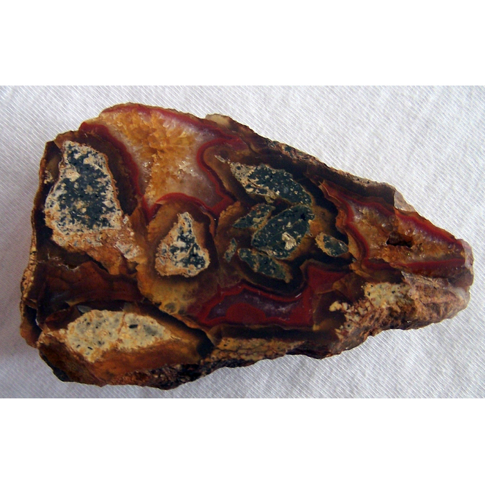 prirodni-zemqta-i-horata_700x700_pad_478b24840a