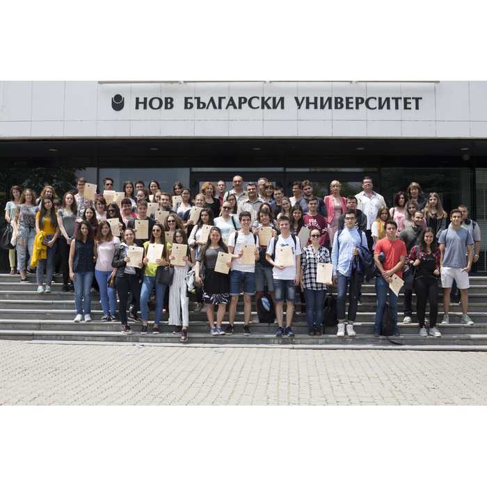 com-04_700x700_pad_478b24840a