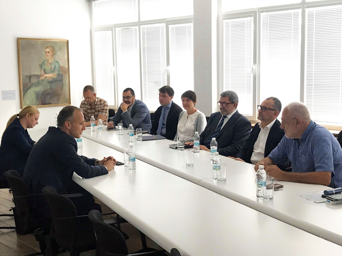 1-1_700x700_fit_478b24840a