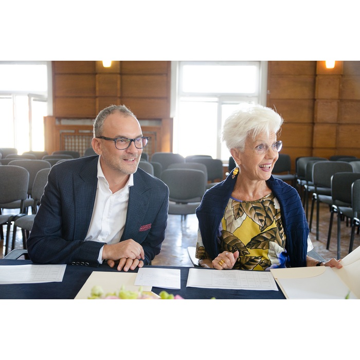 dsc0056-2_700x700_pad_478b24840a