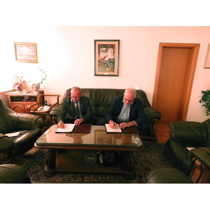 slavinski_700x700_pad_478b24840a