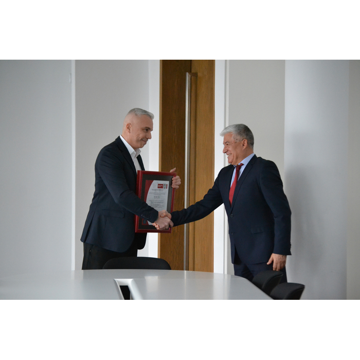 dsc-0256_700x700_pad_478b24840a