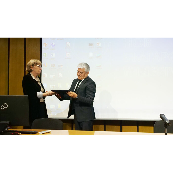 pb2_700x700_pad_478b24840a