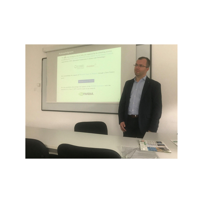 zdravevski_700x700_pad_478b24840a