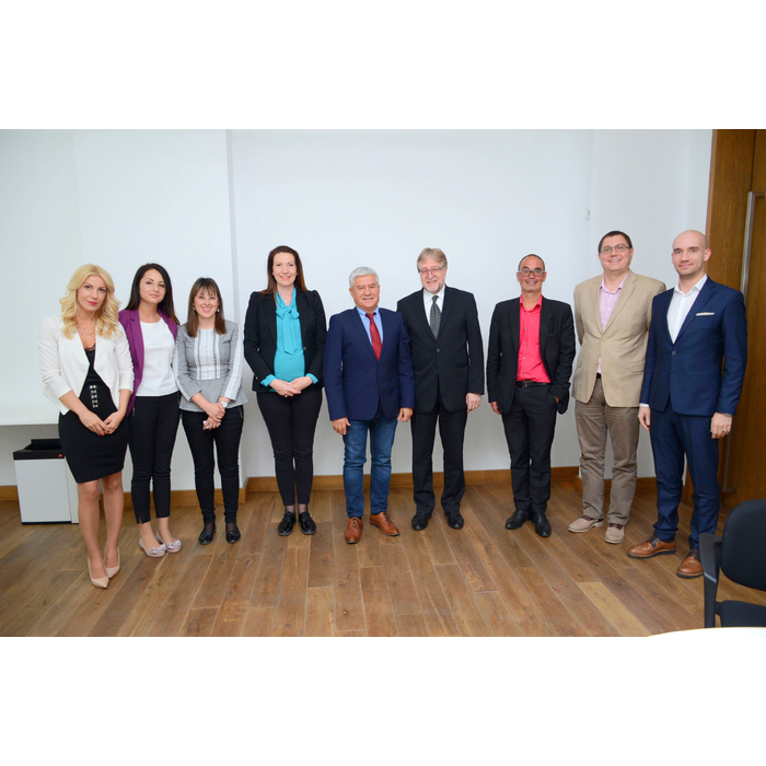 dsc-0108_700x700_pad_478b24840a