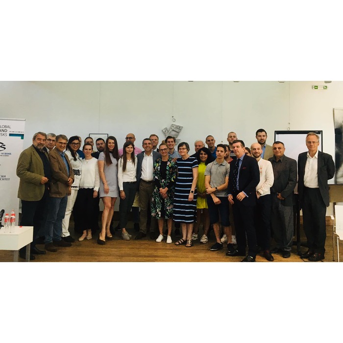 sbs00_700x700_pad_478b24840a