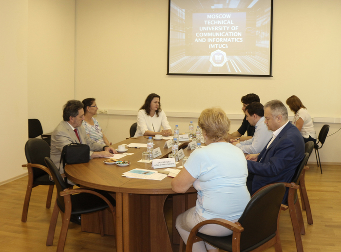 untitled-5_700x700_fit_478b24840a