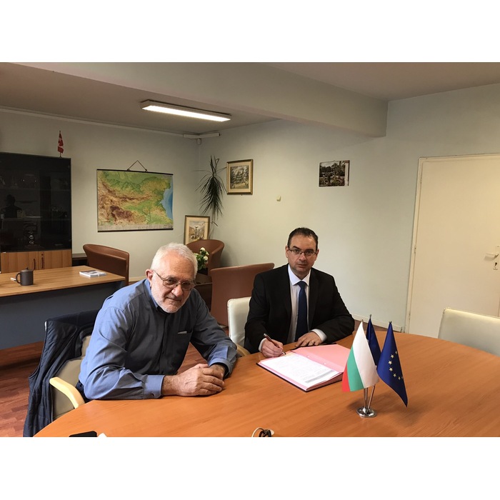 img-0214_700x700_pad_478b24840a