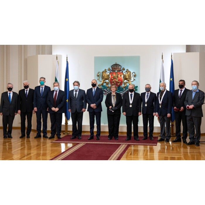 presiden-all_700x700_pad_478b24840a