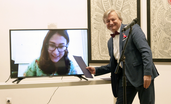 win1_700x700_fit_478b24840a