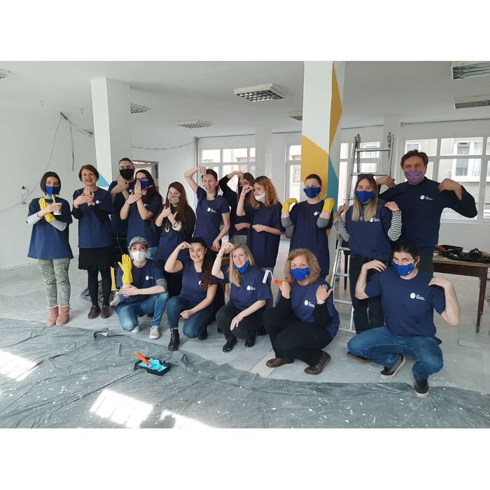 st09_700x700_pad_478b24840a