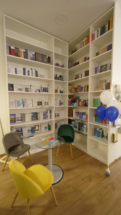 inside1_700x700_fit_478b24840a