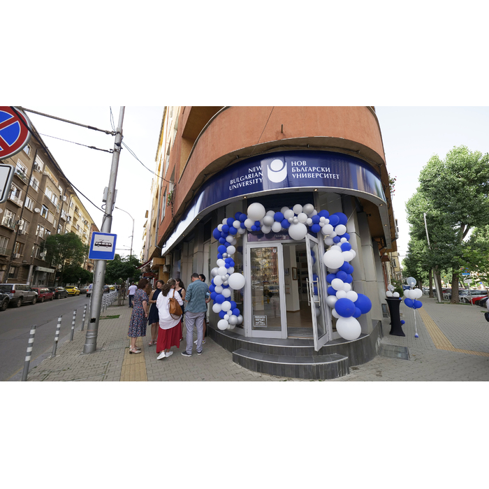 outside2_700x700_pad_478b24840a