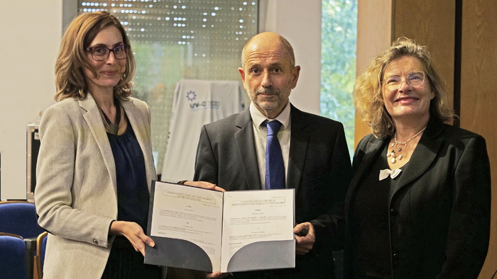 2411509-copy_700x700_fit_478b24840a