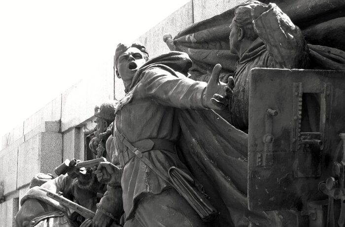 3702387144-e3390b3064-b1-1024x675_700x700_fit_478b24840a