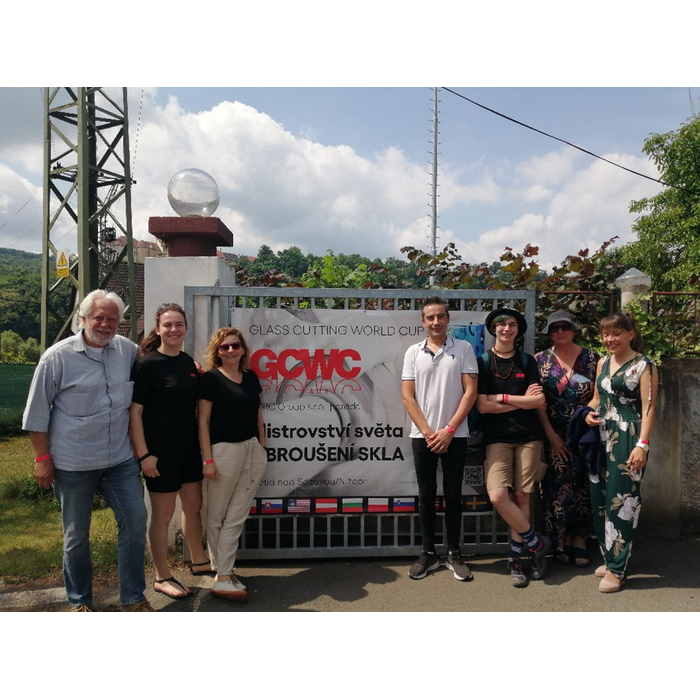 svetla_700x700_pad_478b24840a