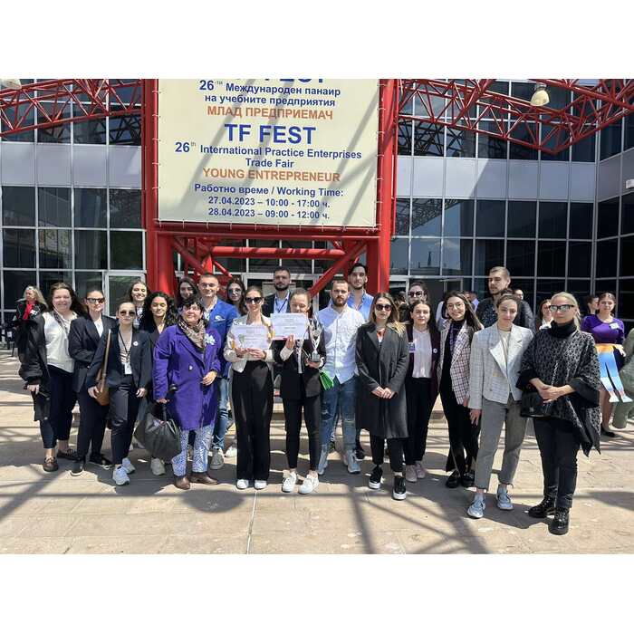 2023-04-28-19-21-06-943-11_700x700_pad_478b24840a