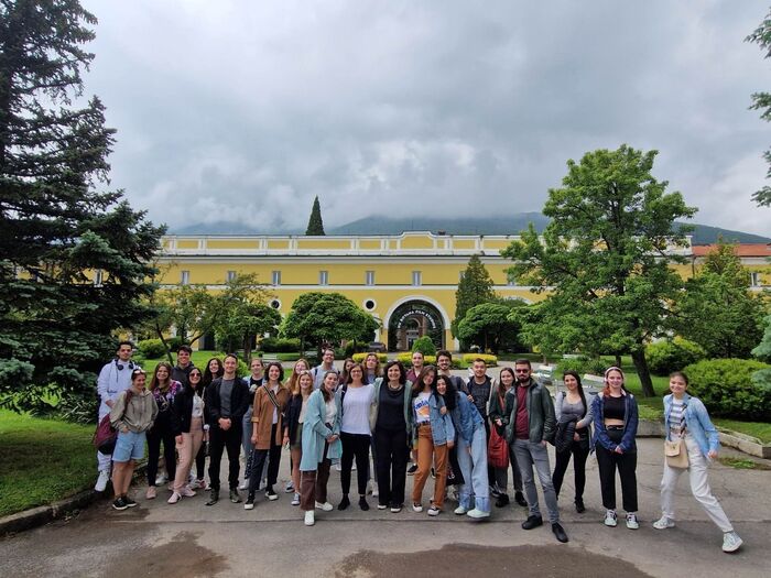 01_700x700_fit_478b24840a