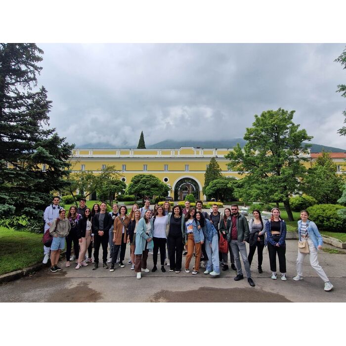 01_700x700_pad_478b24840a