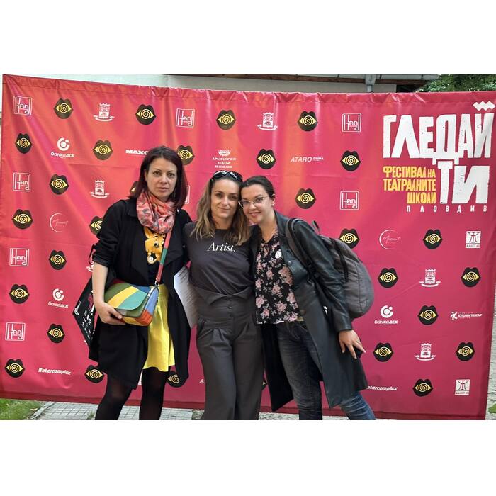 img-cbc6df8f5af30b04e77da15ea583f675-v_700x700_pad_478b24840a