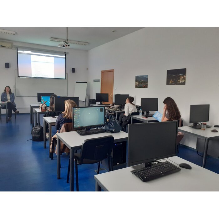 img-4466f0caeeaed882549171ee133d0538-v_700x700_pad_478b24840a