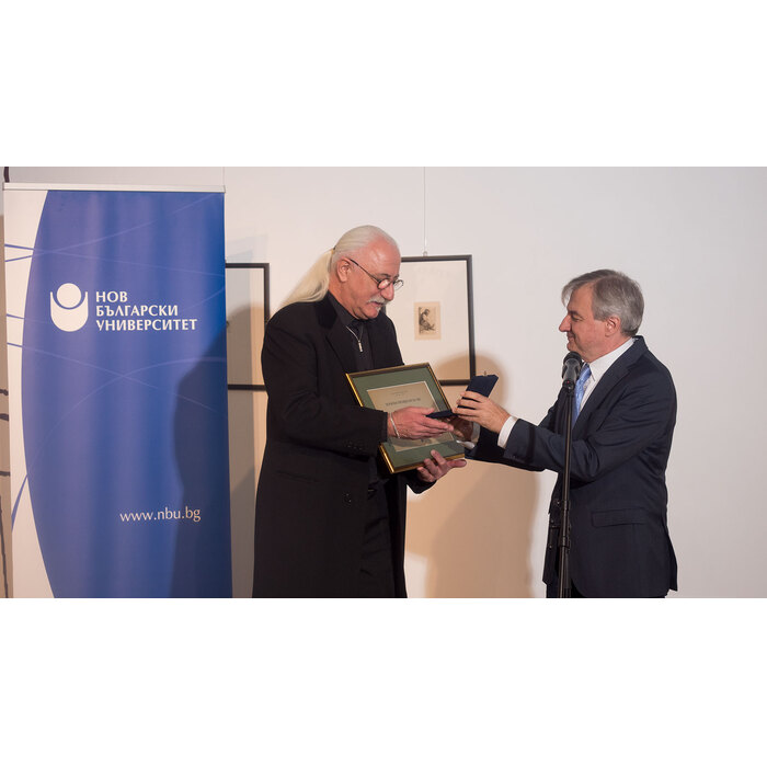 zaglavna-etien_700x700_pad_478b24840a