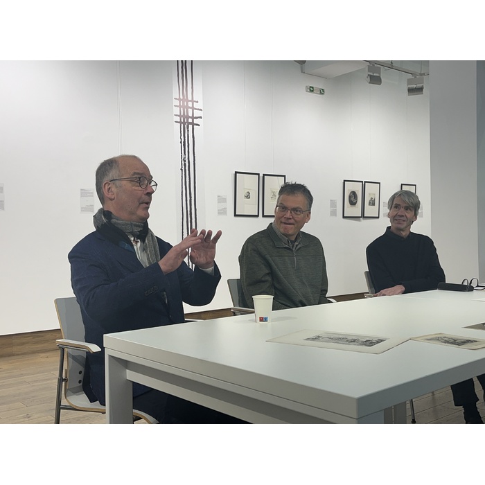 kurator-1_700x700_pad_478b24840a