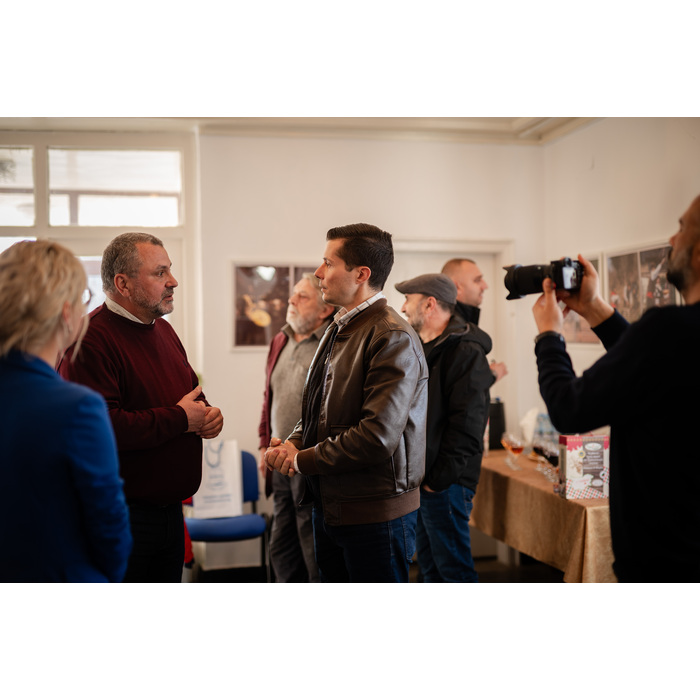 dsc-8609_700x700_pad_478b24840a