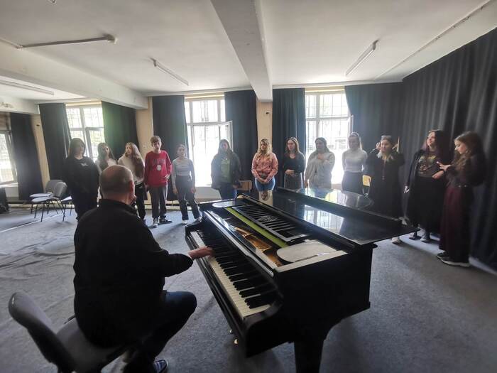 342592280-1208475509832003-628072080254180866-anonymous_700x700_fit_478b24840a