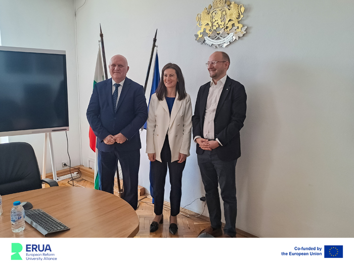 2erua_700x700_fit_478b24840a