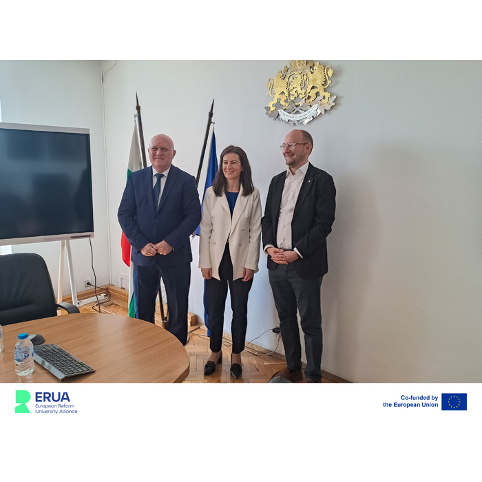 2erua_700x700_pad_478b24840a