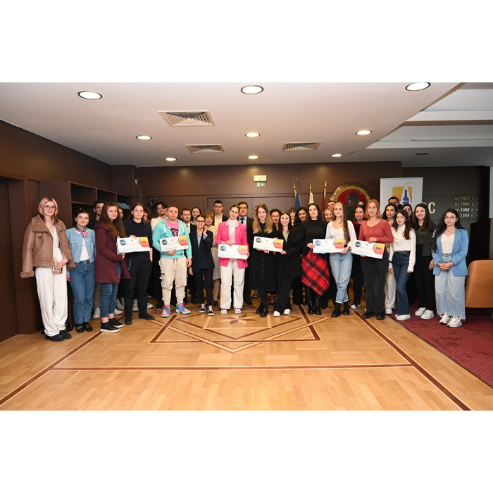 media-konkurs-studenti-otgovorna-konusmacia-alkohol-07_700x700_pad_478b24840a