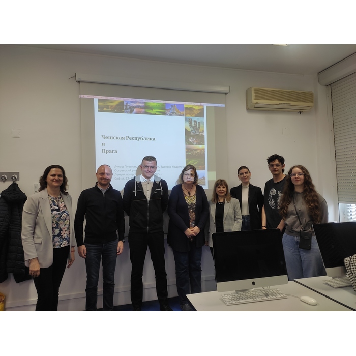 zaglavna-bulgaristika_700x700_pad_478b24840a