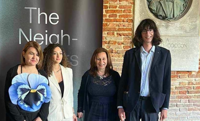 studentka-bienale_700x700_fit_478b24840a