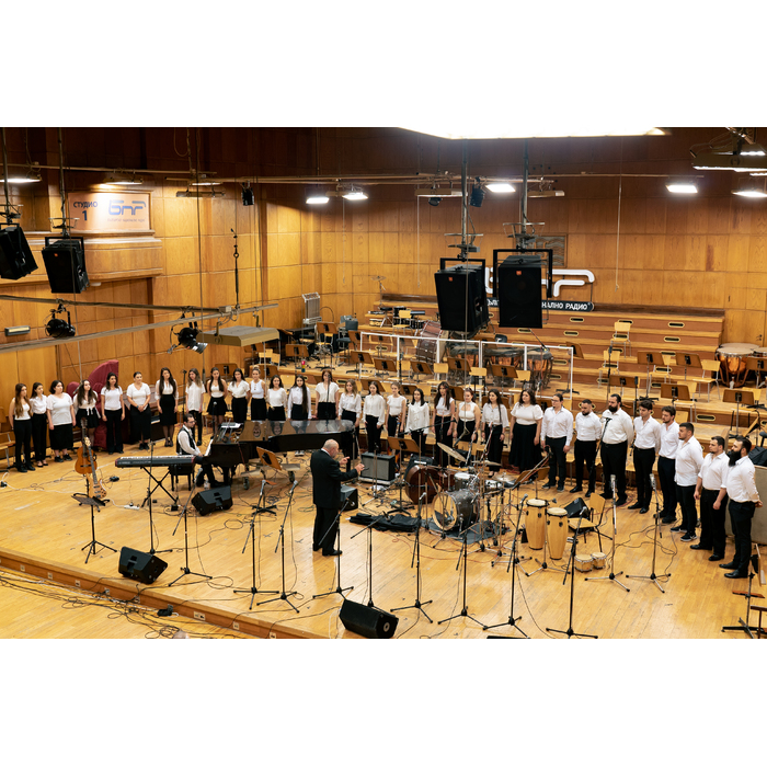 zaglavna-hor_700x700_pad_478b24840a