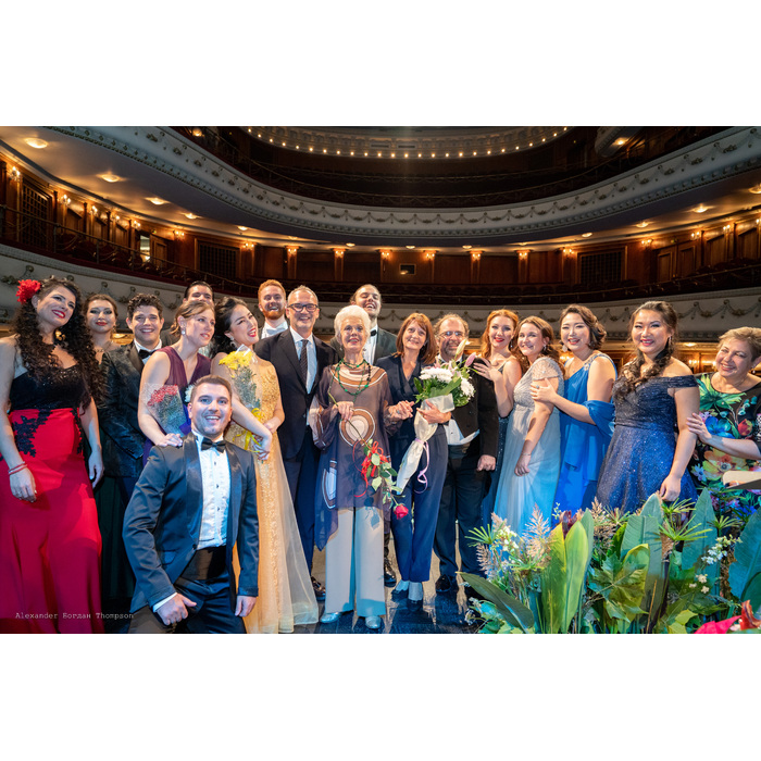 alexander-thompson-2_700x700_pad_478b24840a