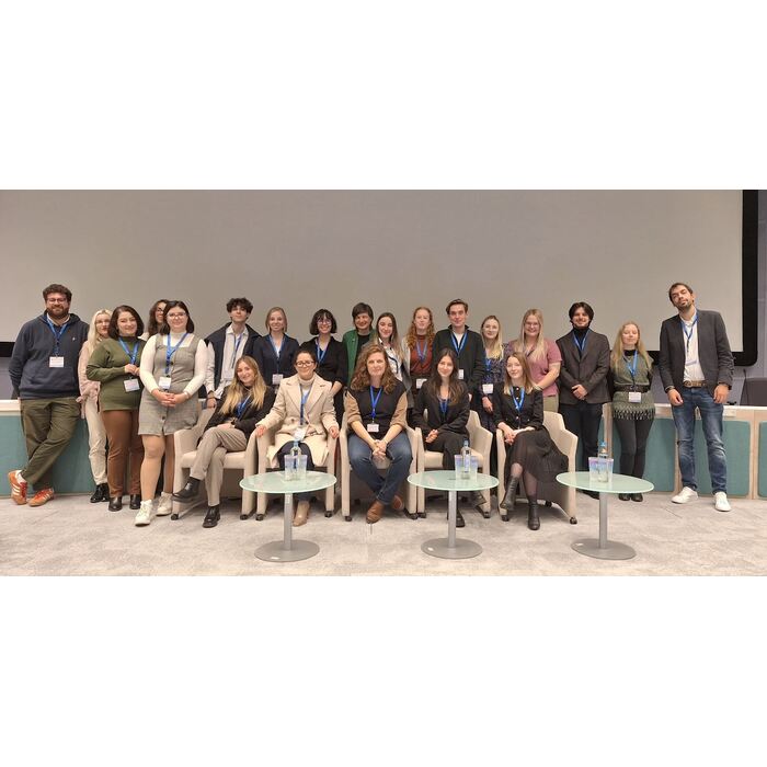 student-zaglavna_700x700_pad_478b24840a