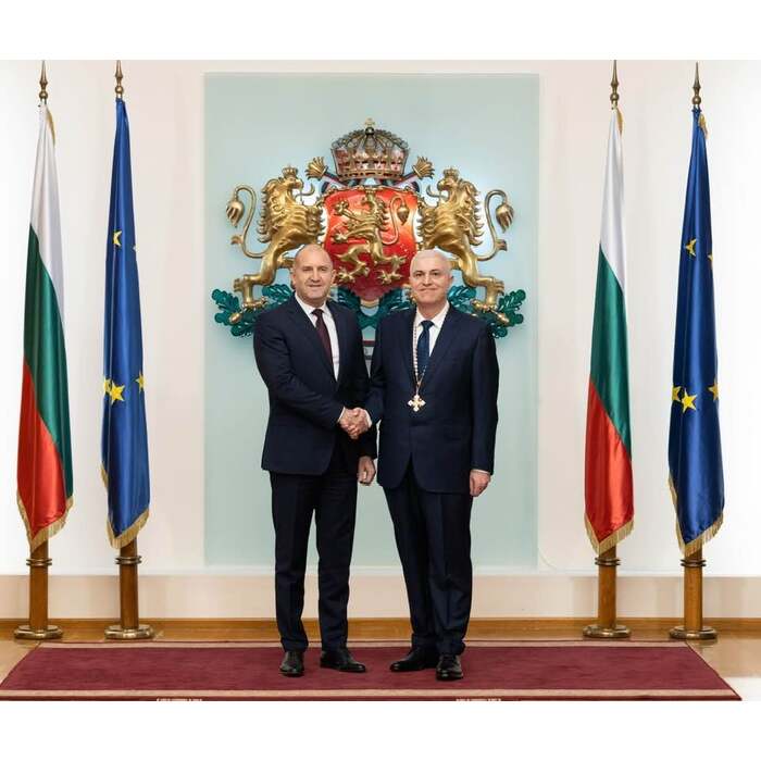 prezidenta_700x700_pad_478b24840a