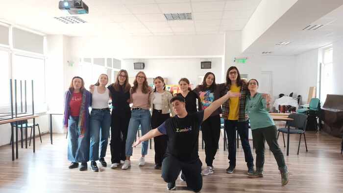 teatar_700x700_fit_478b24840a