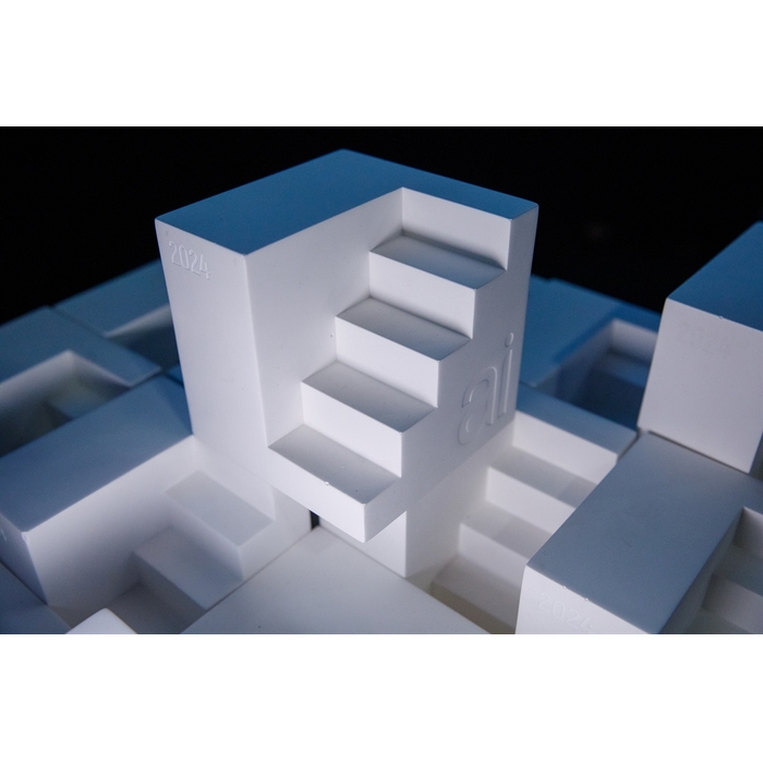 priz_700x700_pad_478b24840a