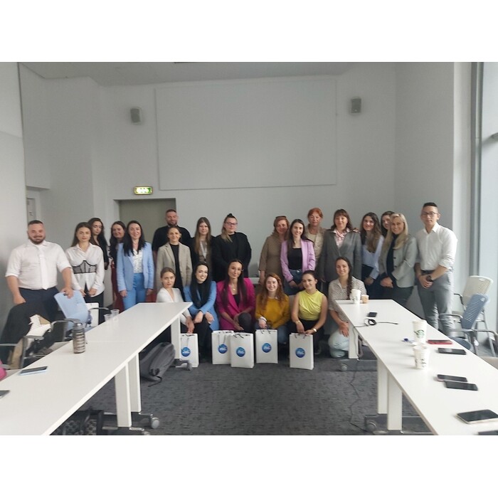 ikonomika_700x700_pad_478b24840a