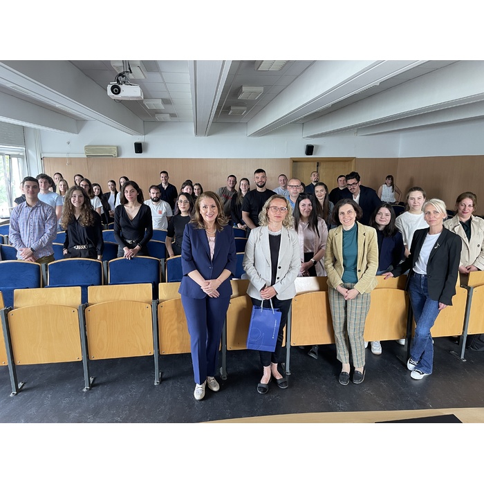 1747919806249322_700x700_pad_478b24840a