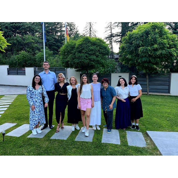 nb-uteam_700x700_pad_478b24840a