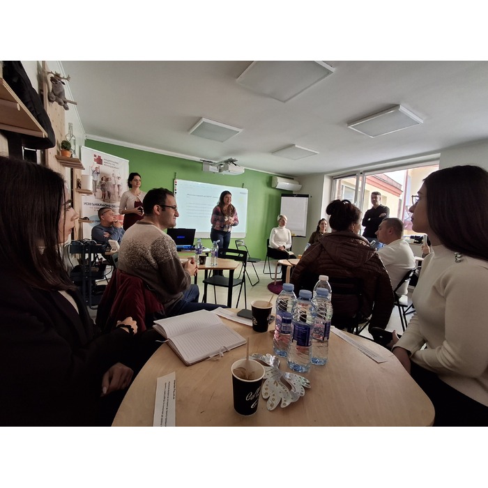 studenti1_700x700_pad_478b24840a