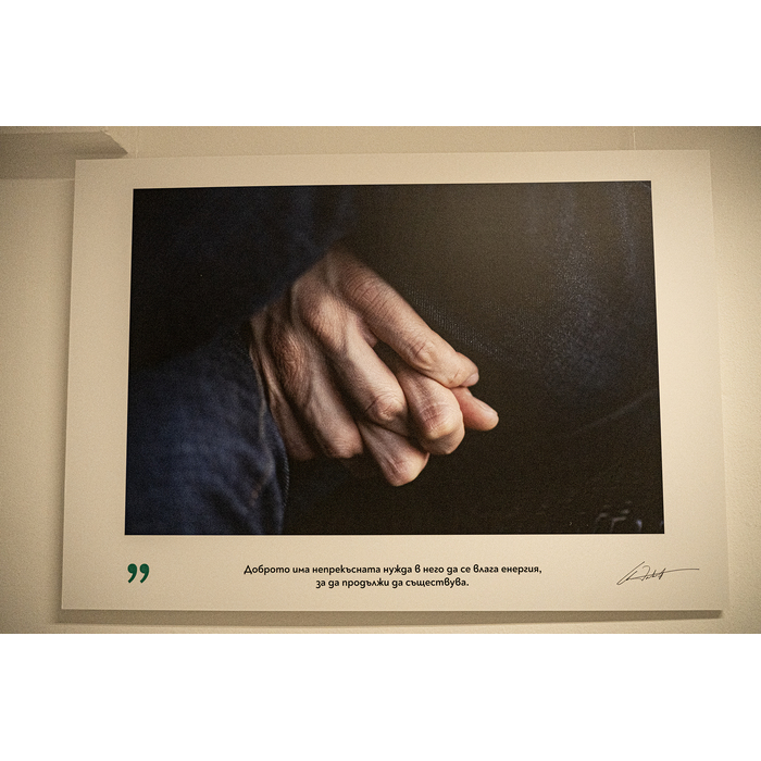 photo-hands_700x700_pad_478b24840a