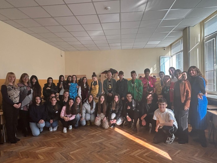 7f236a41-c125-43b7-8504-1ccee4ce0dff_700x700_fit_478b24840a