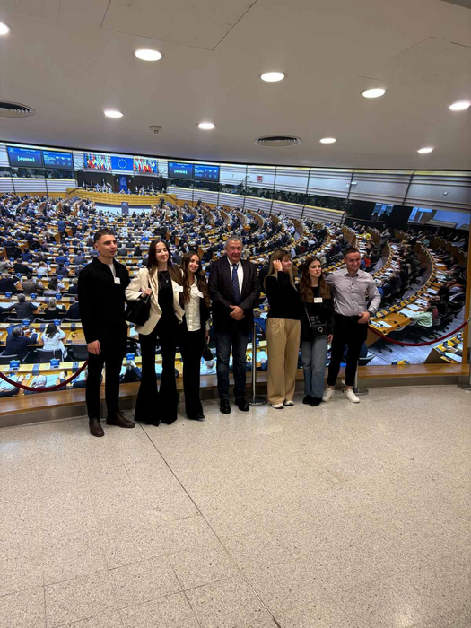 1_700x700_fit_478b24840a