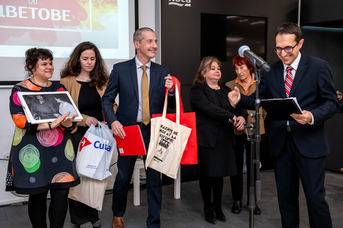 award-2025-3_700x700_fit_478b24840a